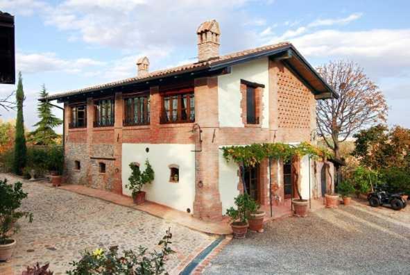 בית הארחה Castello di Serravalle 	Cascina La Buca מראה חיצוני תמונה