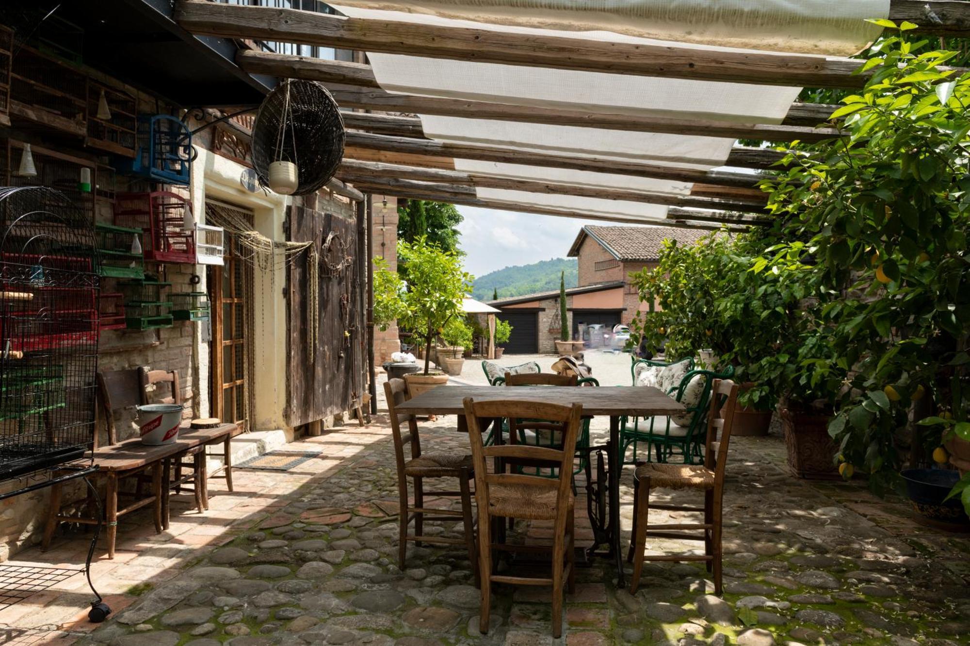 בית הארחה Castello di Serravalle 	Cascina La Buca מראה חיצוני תמונה