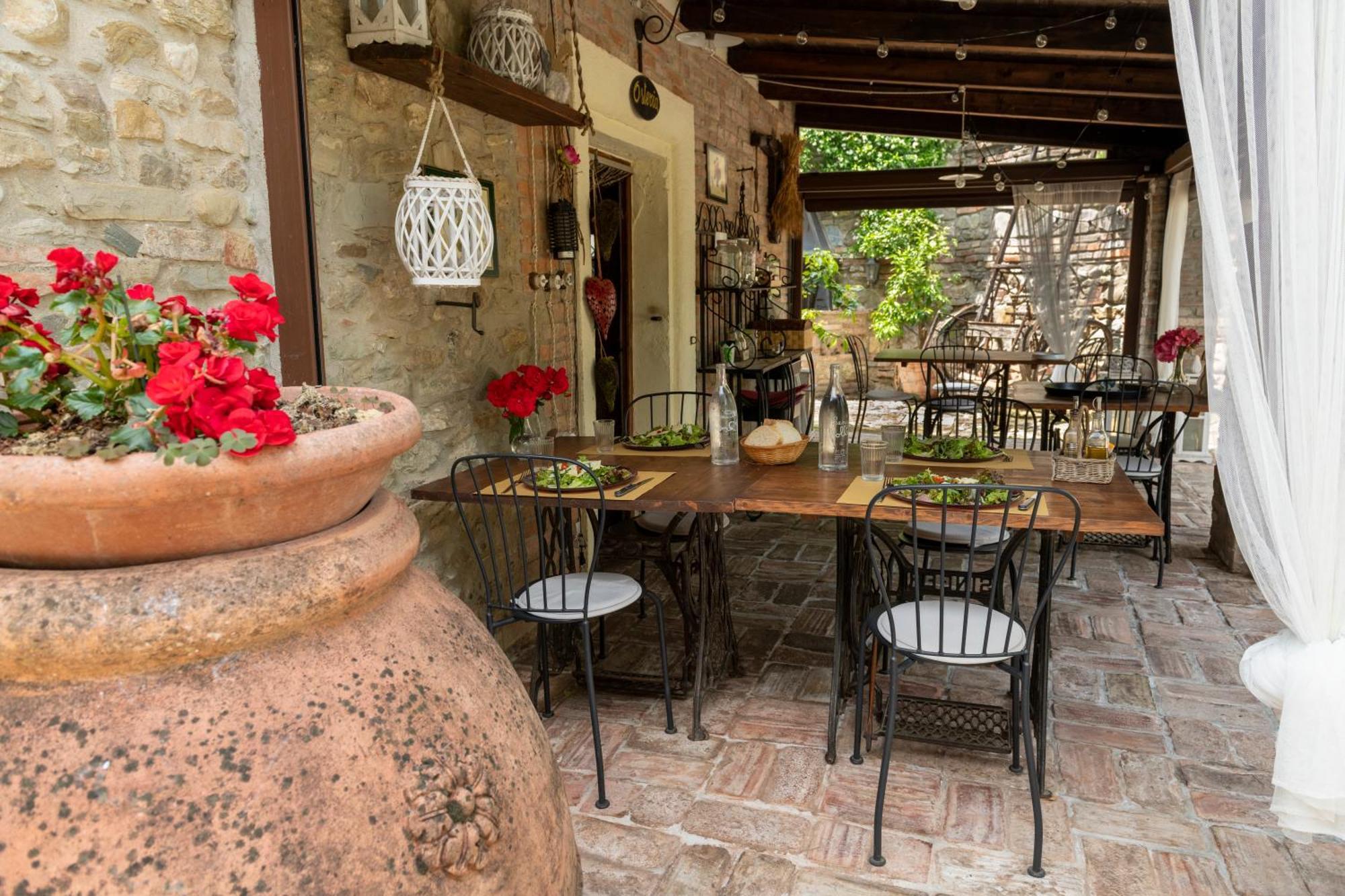 בית הארחה Castello di Serravalle 	Cascina La Buca מראה חיצוני תמונה