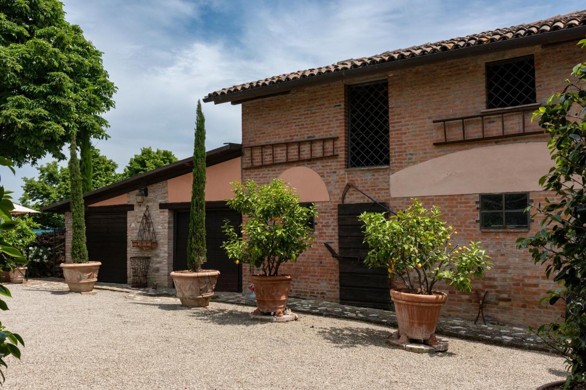 בית הארחה Castello di Serravalle 	Cascina La Buca מראה חיצוני תמונה